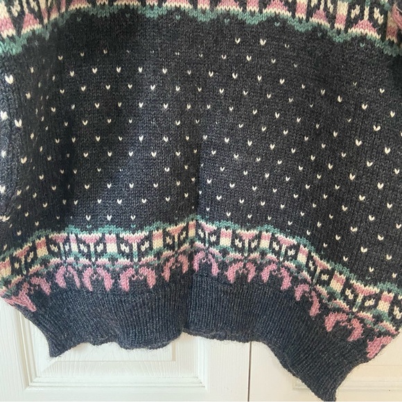 Dale of Norway Women’s Norwegian Fair Isle Print Thick Wool Sweater Medium - Picture 4 of 8